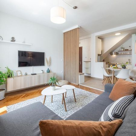 51 Street Apartment دوبروفينك المظهر الخارجي الصورة