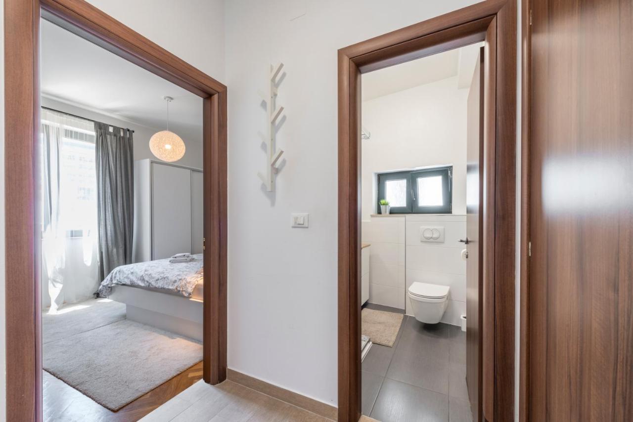 51 Street Apartment دوبروفينك المظهر الخارجي الصورة
