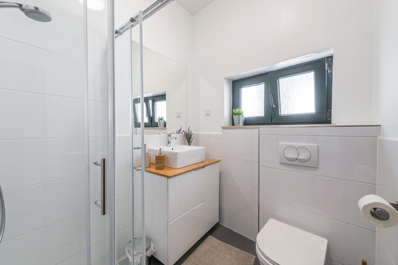 51 Street Apartment دوبروفينك المظهر الخارجي الصورة