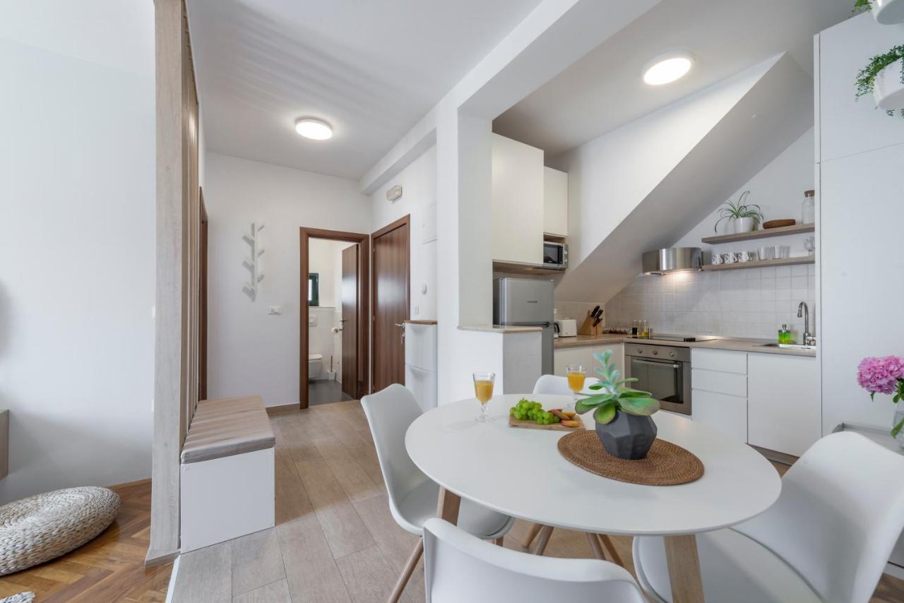 51 Street Apartment دوبروفينك المظهر الخارجي الصورة
