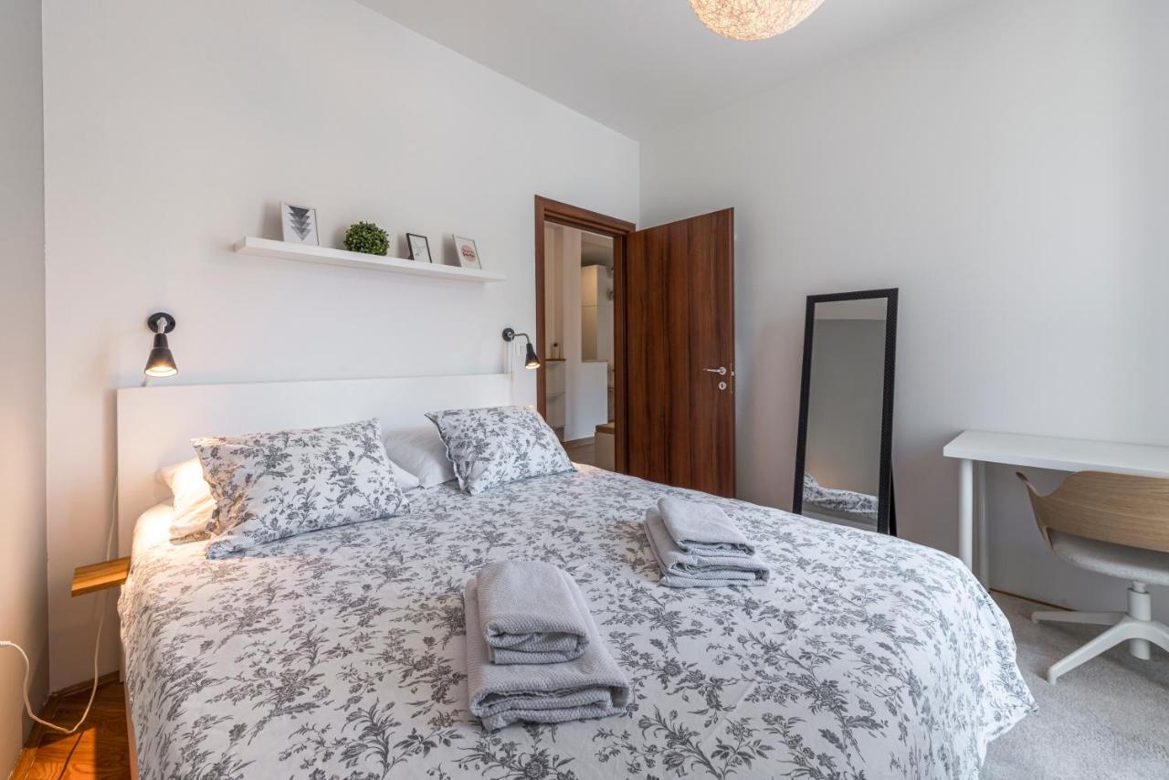 51 Street Apartment دوبروفينك المظهر الخارجي الصورة